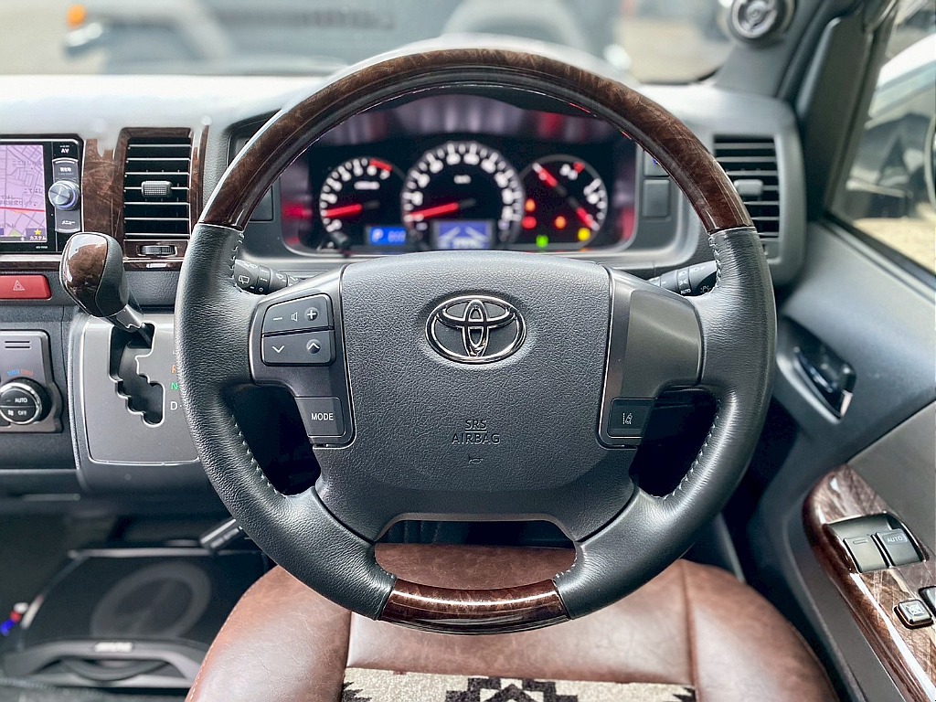 トヨタ ハイエースバン(24枚目)