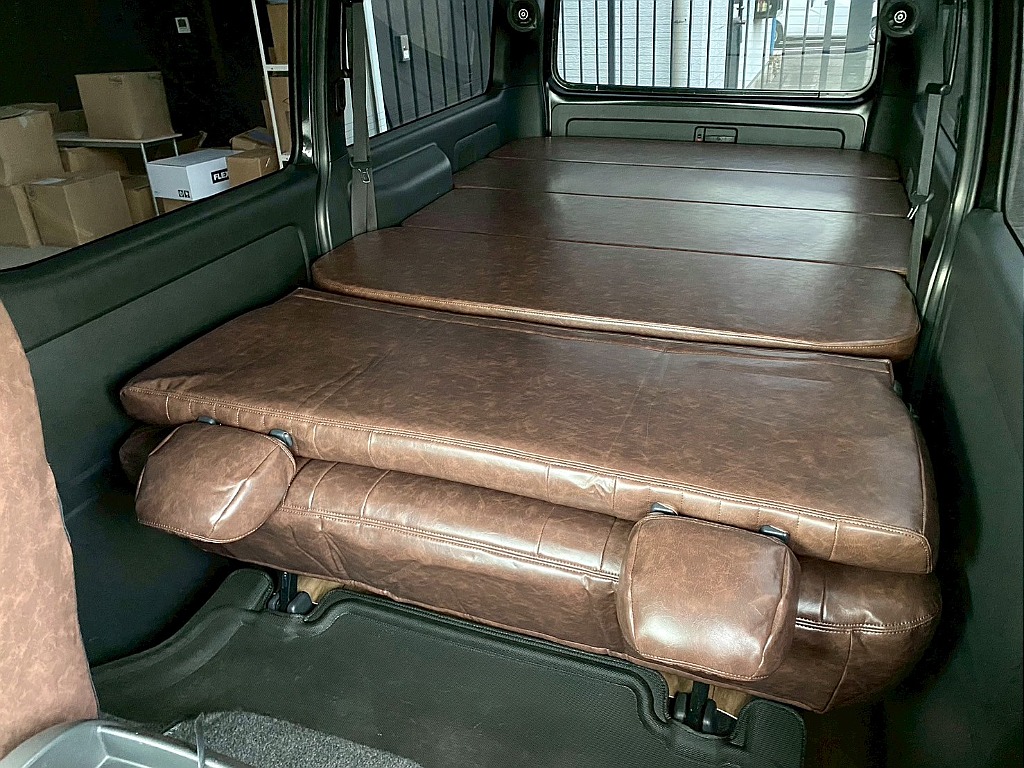 トヨタ ハイエースバン(4枚目)