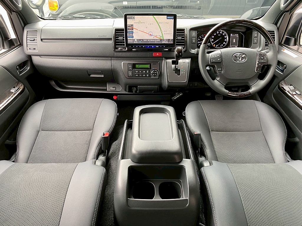 常時７０台以上のハイエース在庫数、フレックス株式会社ハイエース千葉北店！