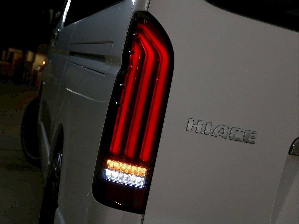 常時７０台以上のハイエース在庫数、フレックス株式会社ハイエース千葉北店！