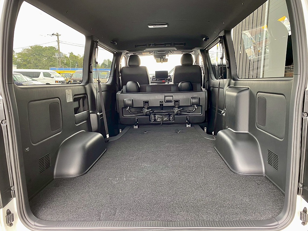 常時７０台以上のハイエース在庫数、フレックス株式会社ハイエース千葉北店！