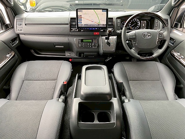 常時７０台以上のハイエース在庫数、フレックス株式会社ハイエース千葉北店！