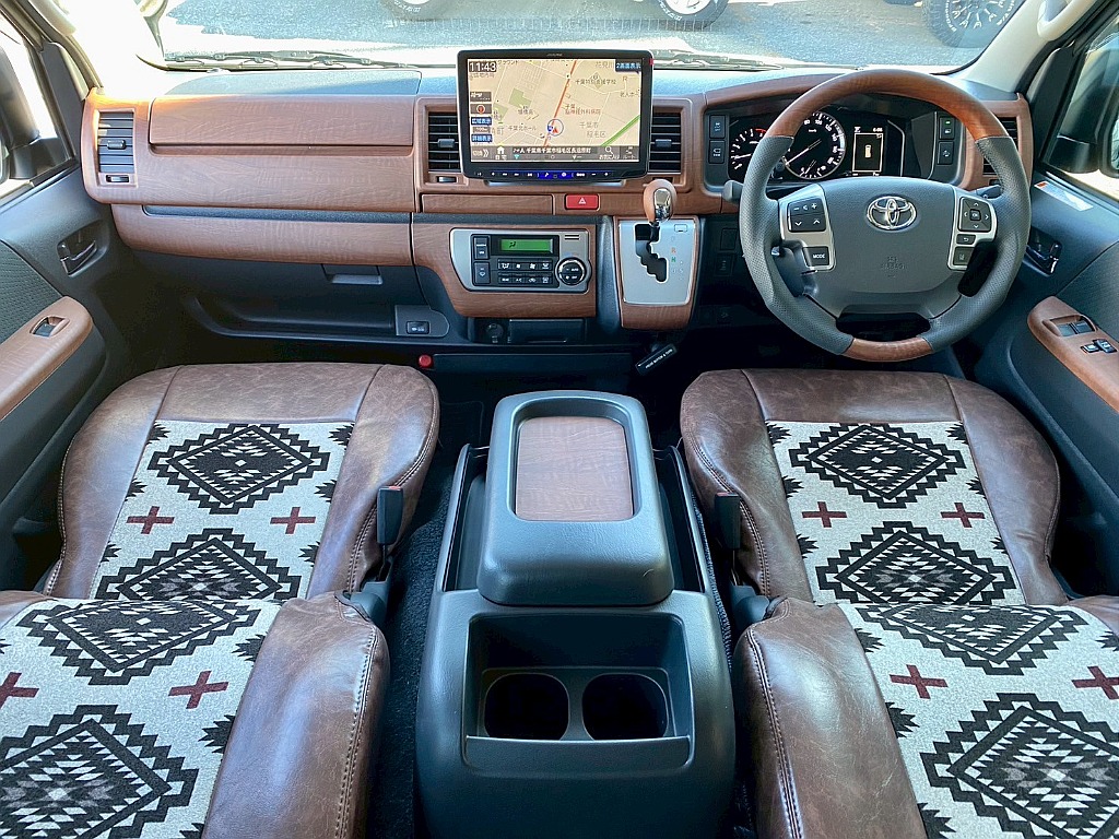 トヨタ ハイエースバン(2枚目)