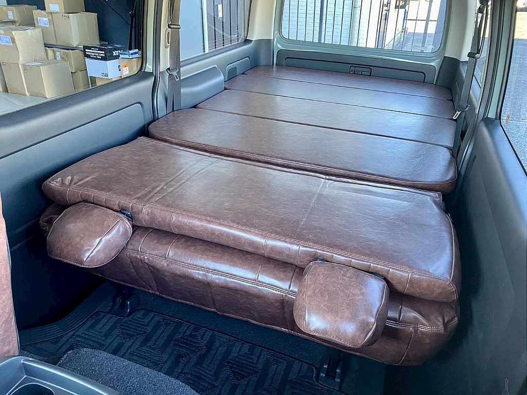 トヨタ ハイエースバン(3枚目)