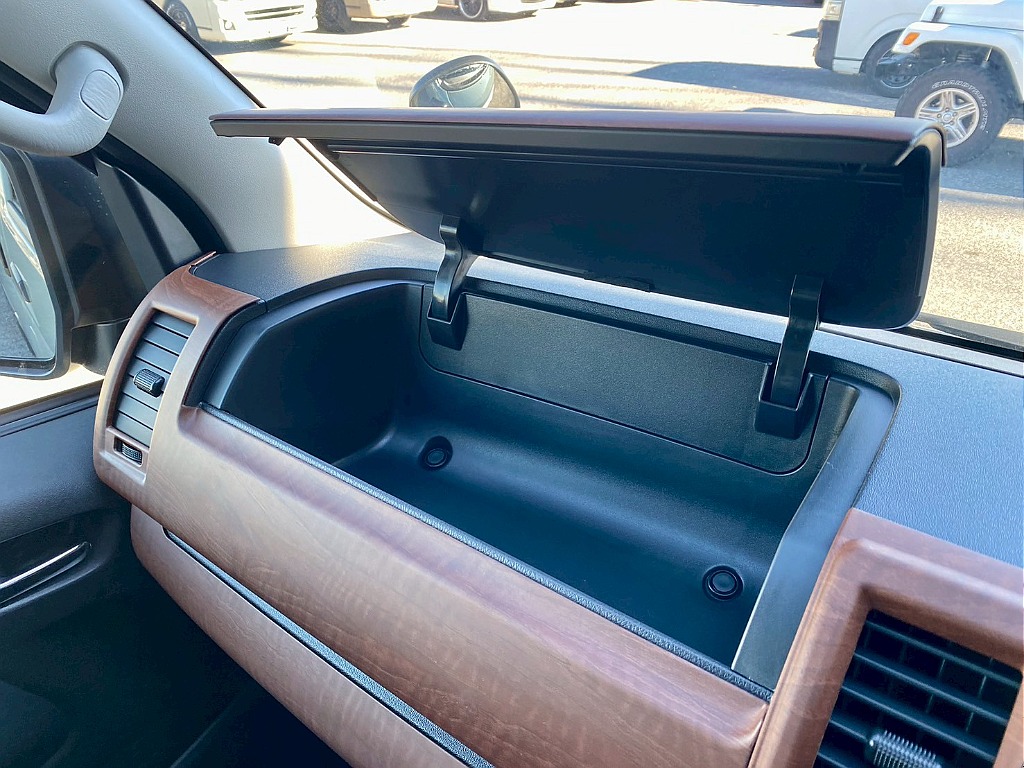 トヨタ ハイエースバン(34枚目)