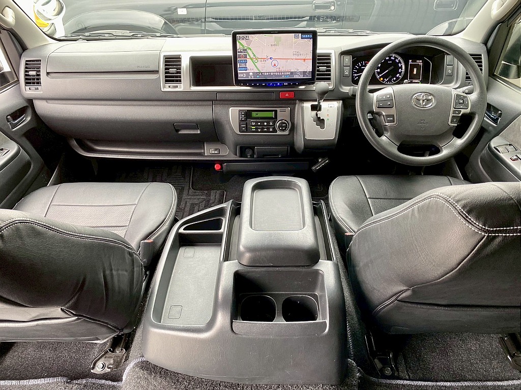 常時７０台以上のハイエース在庫数、フレックス株式会社ハイエース千葉北店！