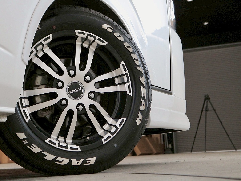 常時７０台以上のハイエース在庫数、フレックス株式会社ハイエース千葉北店！