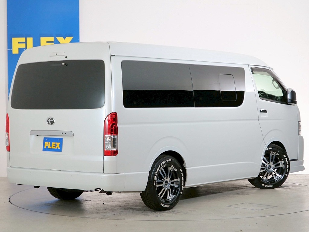 常時７０台以上のハイエース在庫数、フレックス株式会社ハイエース千葉北店！