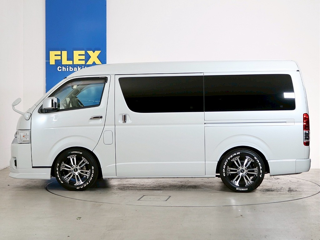 常時７０台以上のハイエース在庫数、フレックス株式会社ハイエース千葉北店！