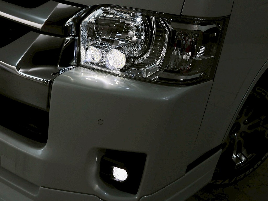 常時７０台以上のハイエース在庫数、フレックス株式会社ハイエース千葉北店！