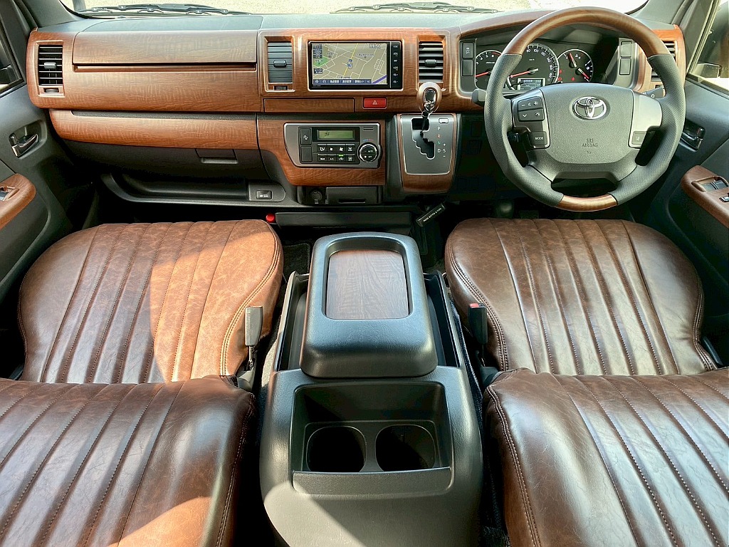 トヨタ ハイエースバン(3枚目)