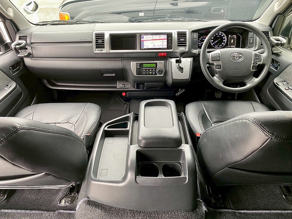 常時７０台以上のハイエース在庫数、フレックス株式会社ハイエース千葉北店！