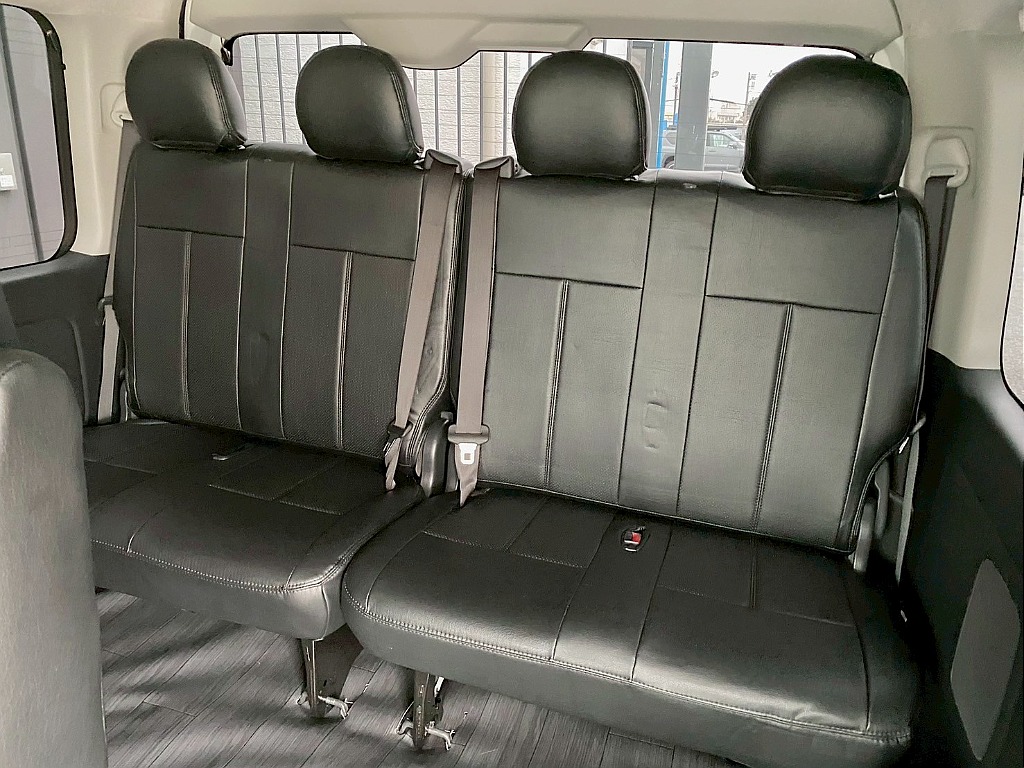 常時７０台以上のハイエース在庫数、フレックス株式会社ハイエース千葉北店！