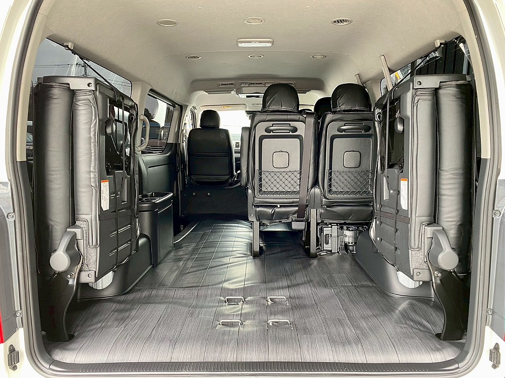 常時７０台以上のハイエース在庫数、フレックス株式会社ハイエース千葉北店！