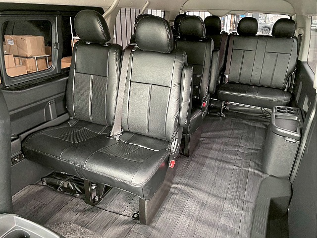 常時７０台以上のハイエース在庫数、フレックス株式会社ハイエース千葉北店！