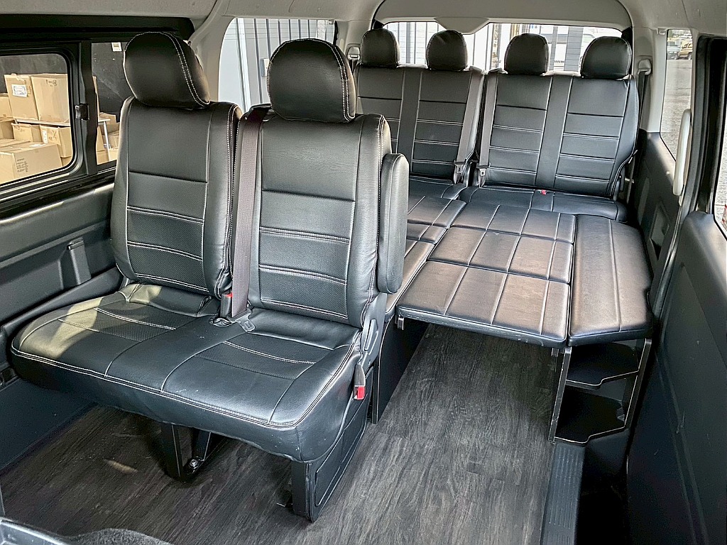 トヨタ ハイエース(3枚目)