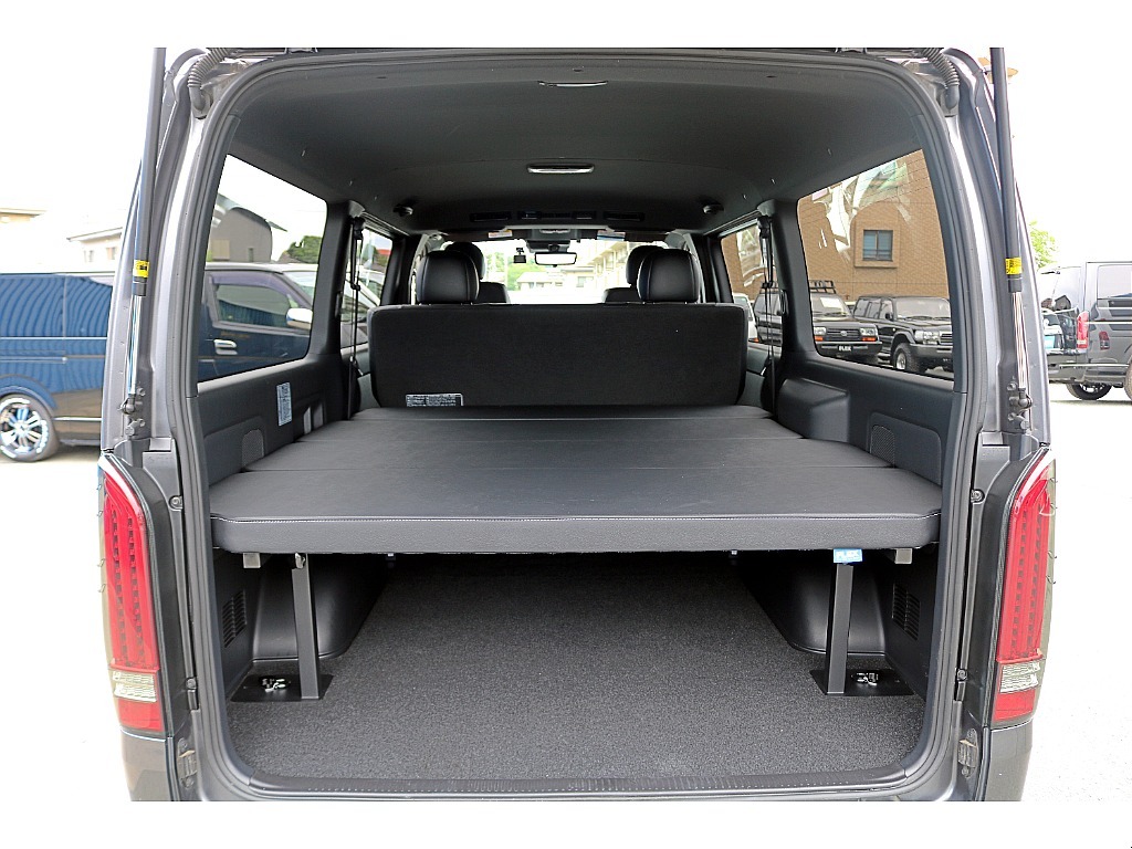 常時７０台以上のハイエース在庫数、フレックス株式会社ハイエース千葉北店！