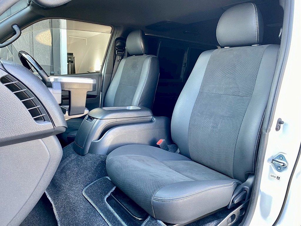 トヨタ ハイエースバン(13枚目)