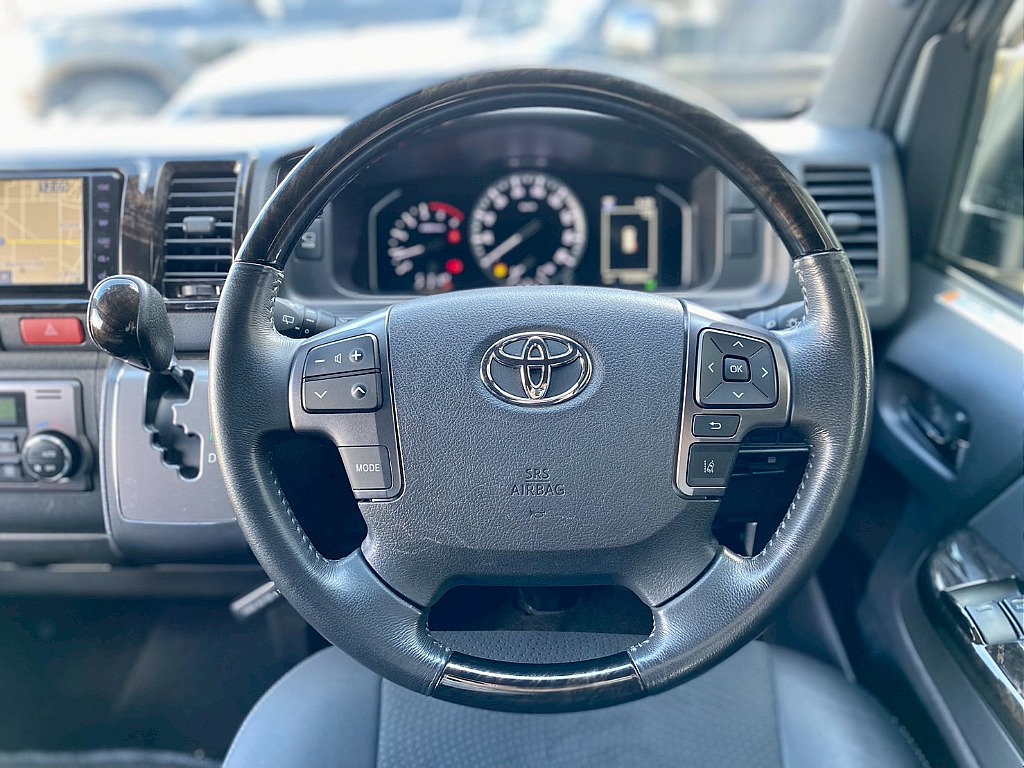 トヨタ ハイエースバン(14枚目)