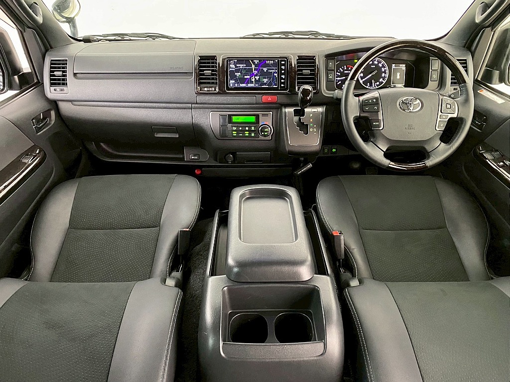 トヨタ ハイエースバン(2枚目)