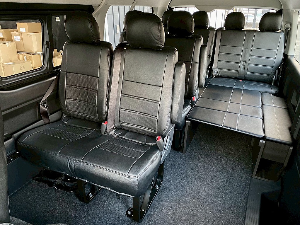 トヨタ ハイエース(3枚目)