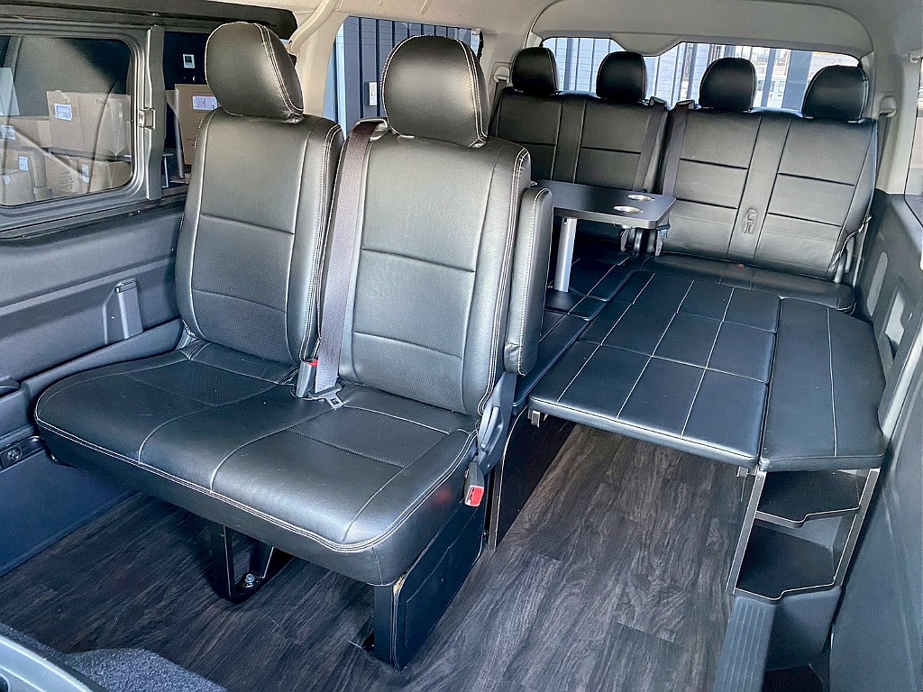 トヨタ ハイエース(3枚目)