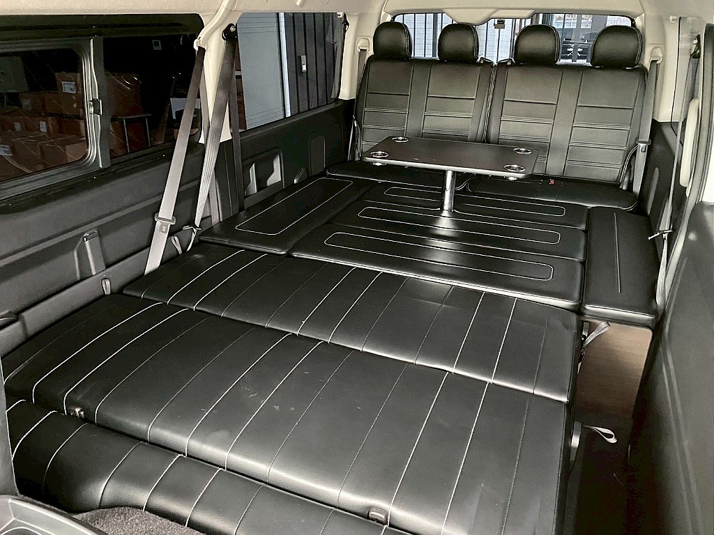 トヨタ ハイエース(3枚目)