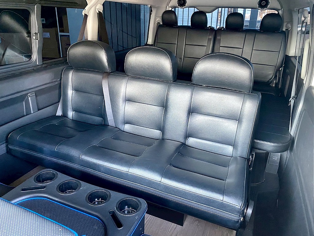 トヨタ ハイエース(3枚目)