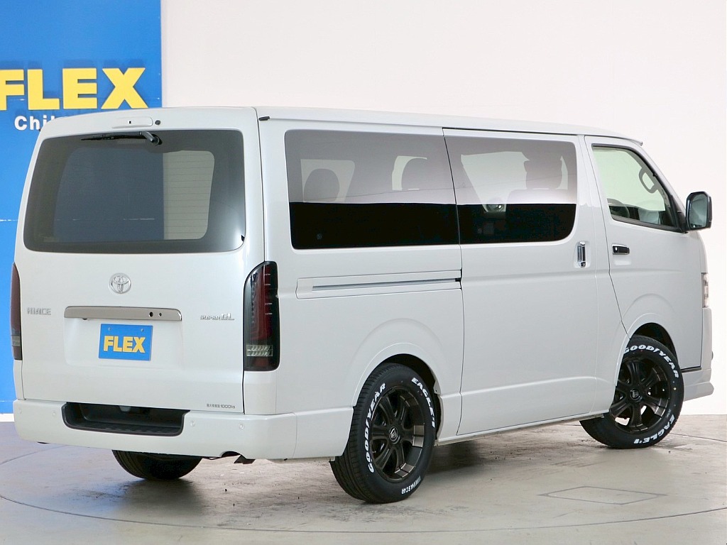 マッドブラックカラーのホイールにスモークテールランプが合います！