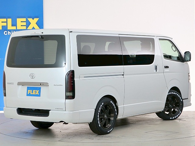 マッドブラックカラーのホイールにスモークテールランプが合います！