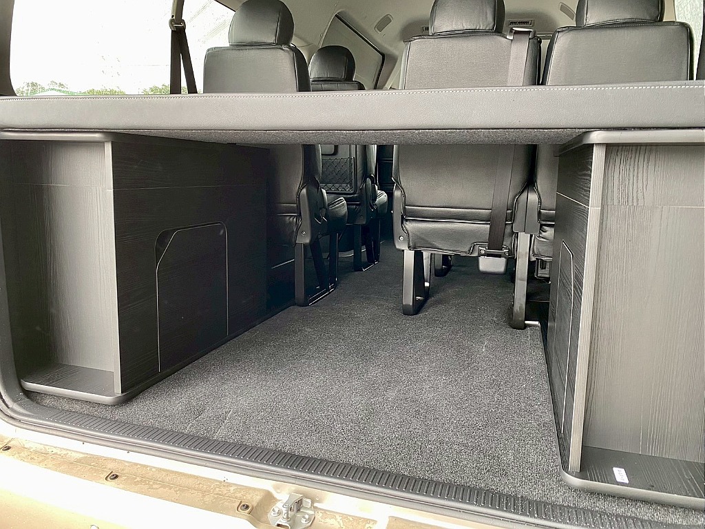 ベッドマット下部にはお荷物の収納が可能です♪