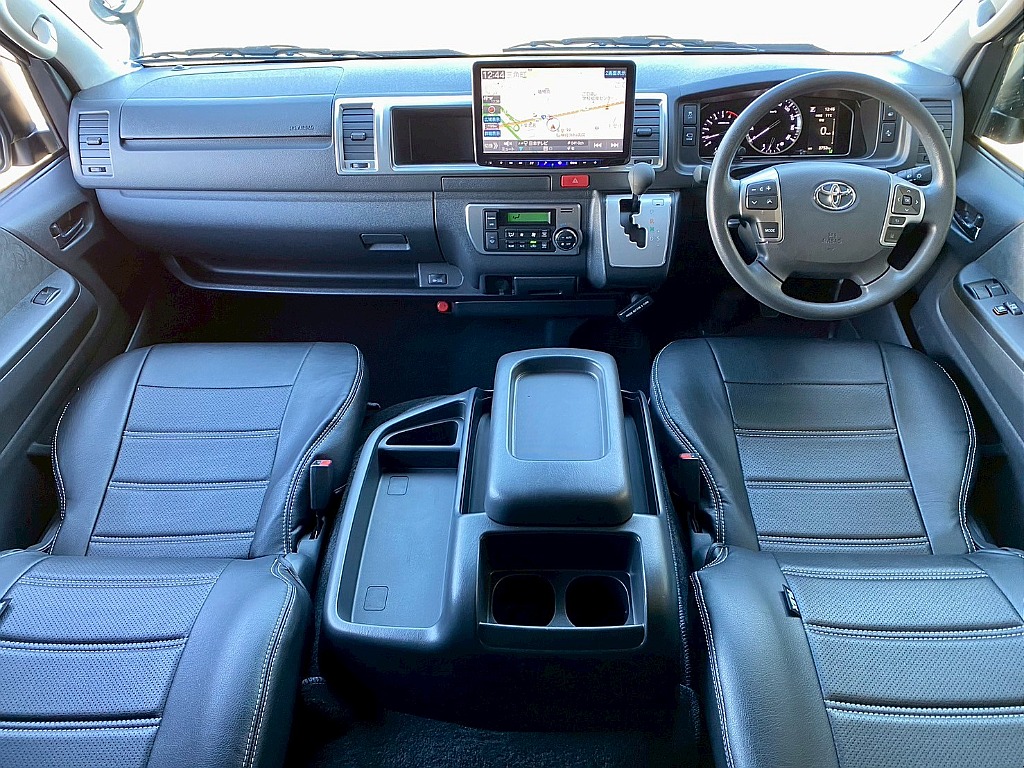 トヨタ ハイエース(2枚目)