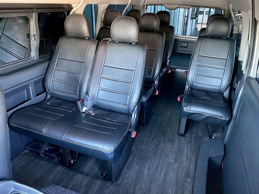 トヨタ ハイエース(3枚目)