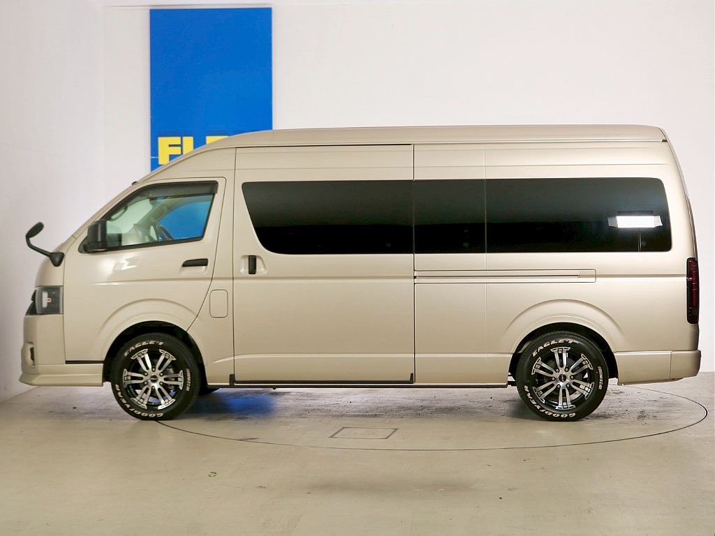 トヨタ ハイエース(5枚目)