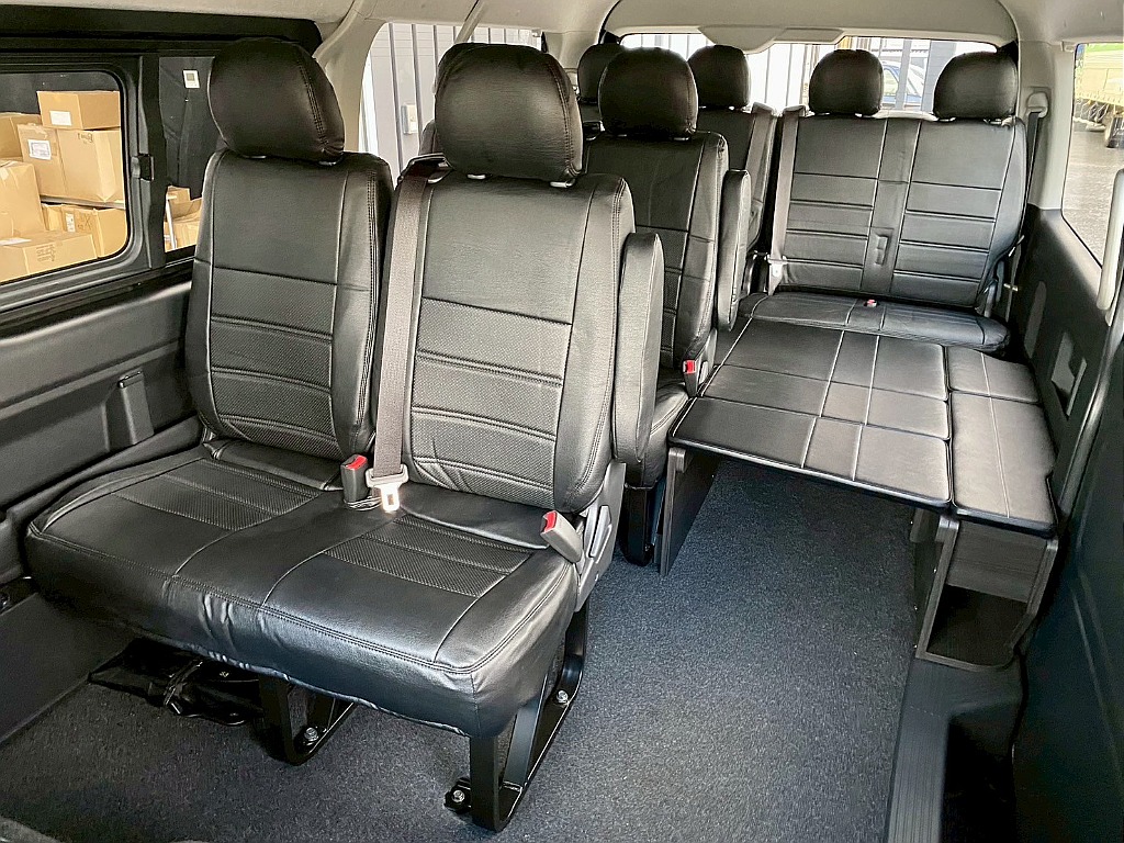 トヨタ ハイエース(3枚目)