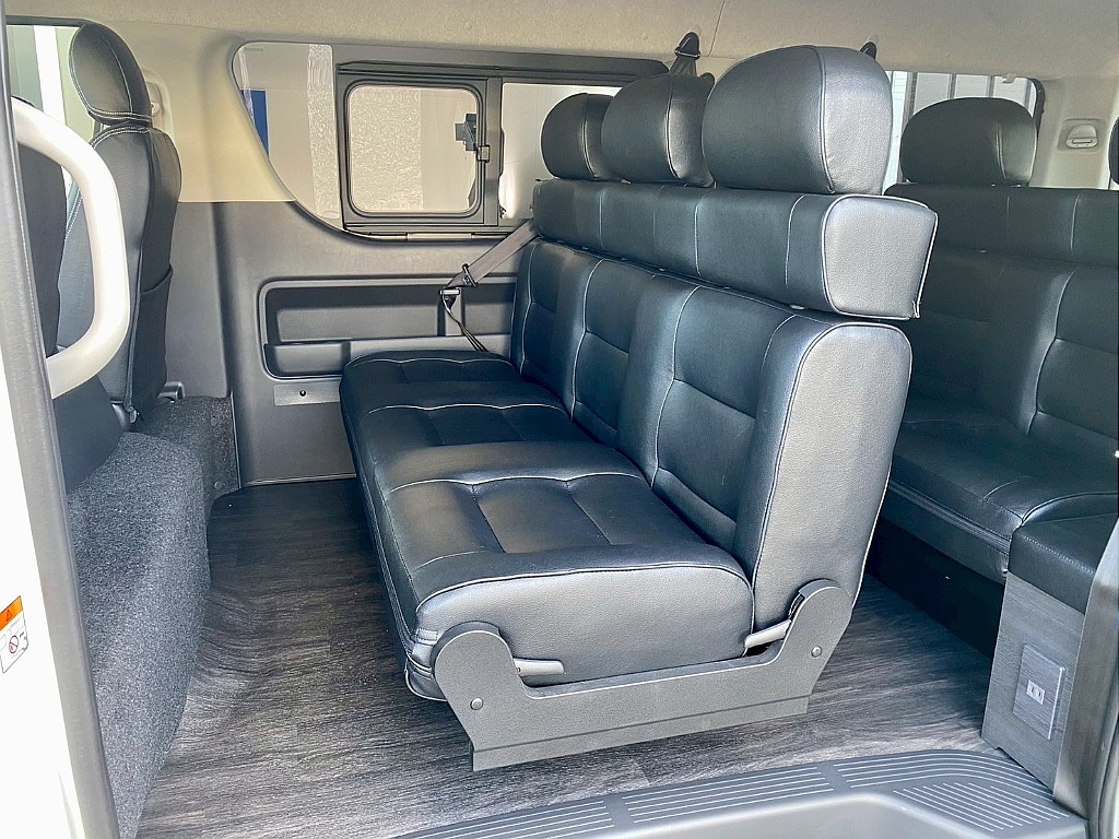 3人で座っても広くて柔らかいシートに変更！