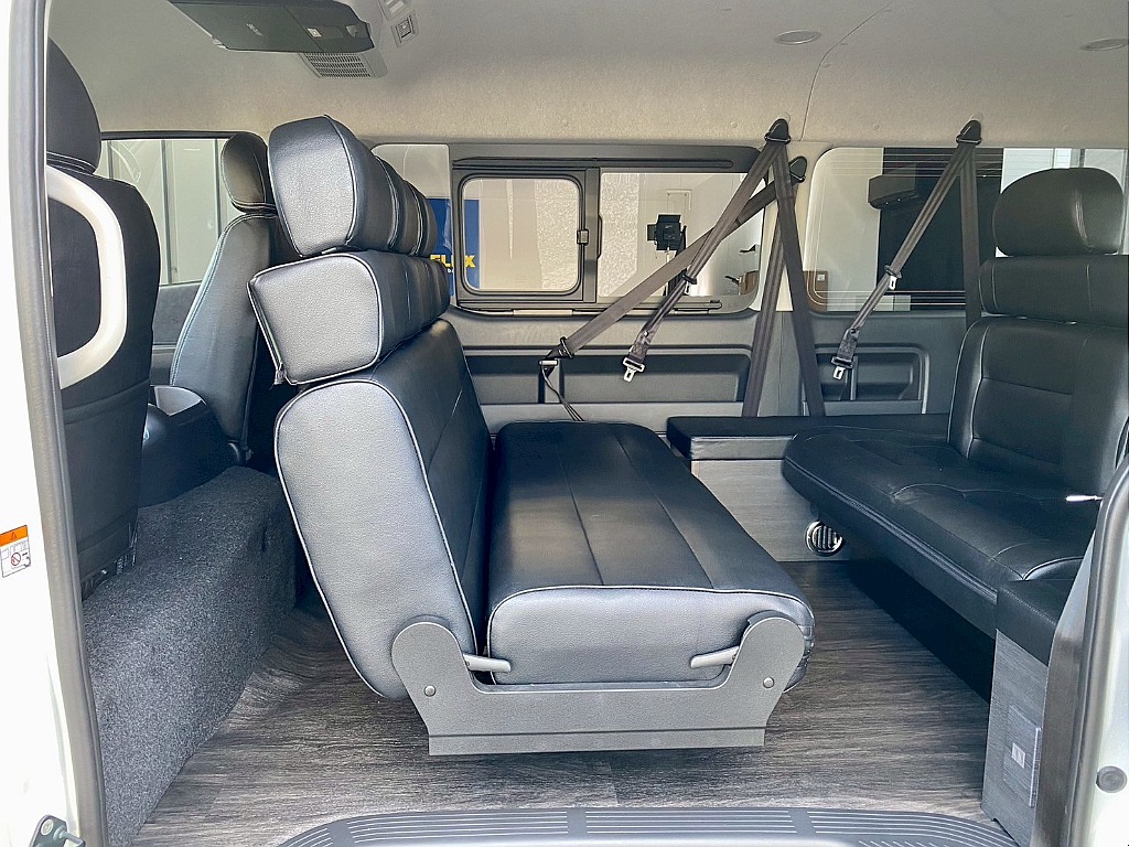 停車時は後ろ向きも展開も可能！