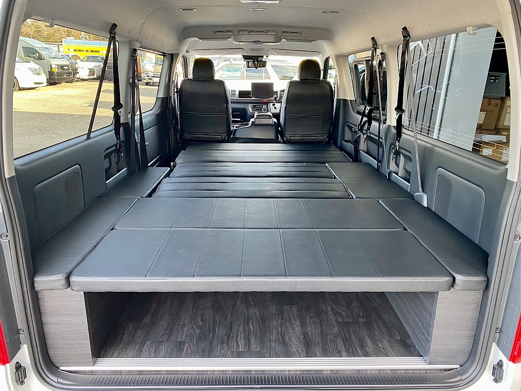 純正4列目を外せるシートアレンジのためトランクギリギリまでベッドとして使用可能です！