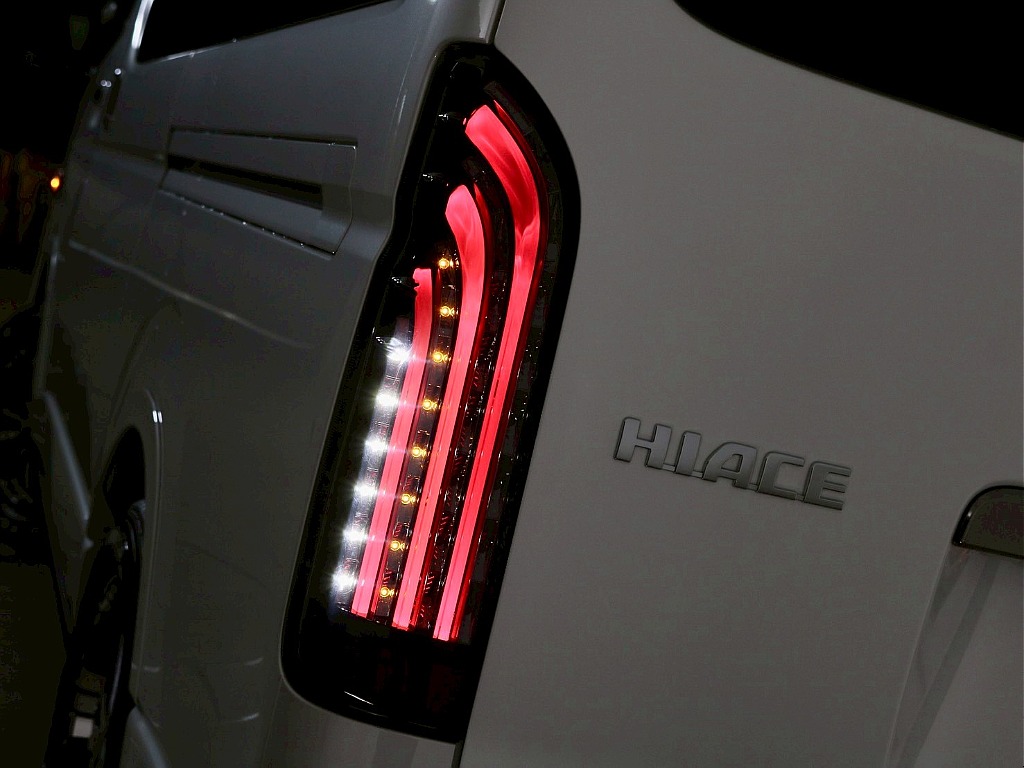 トヨタ ハイエースバン(13枚目)