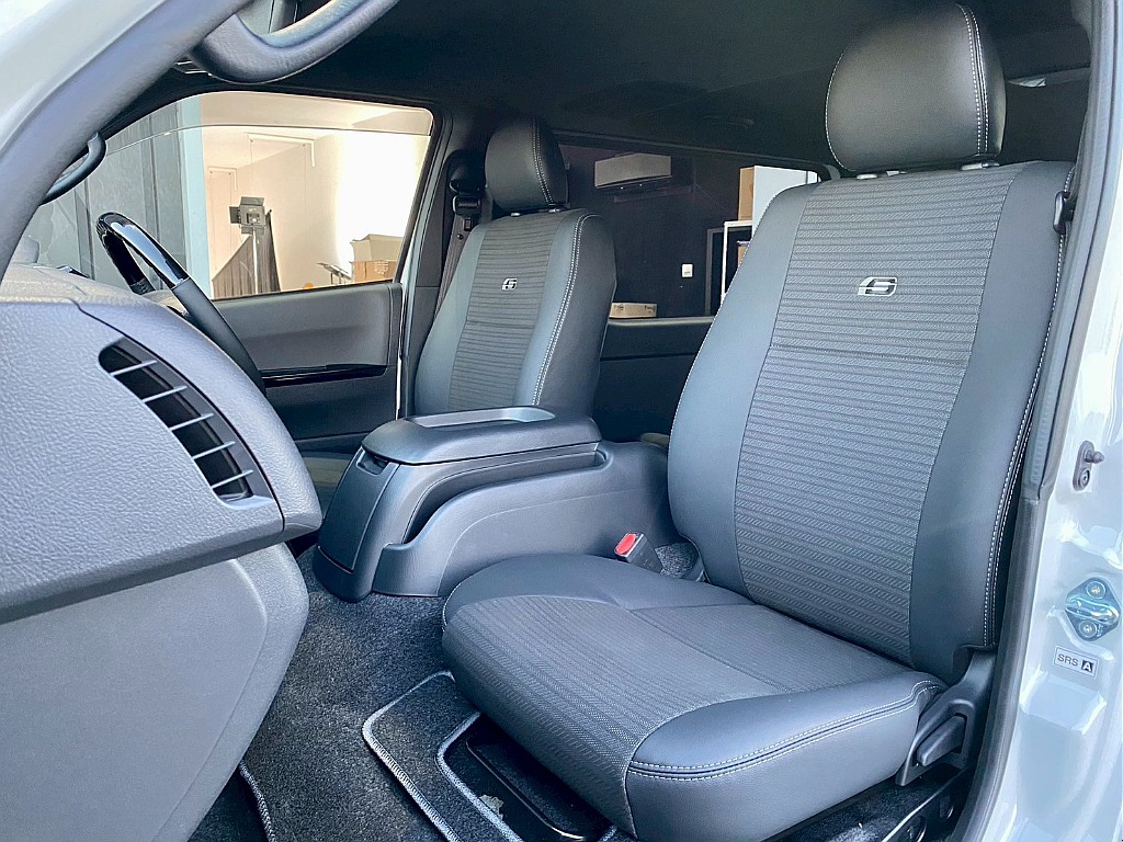 トヨタ ハイエースバン(14枚目)