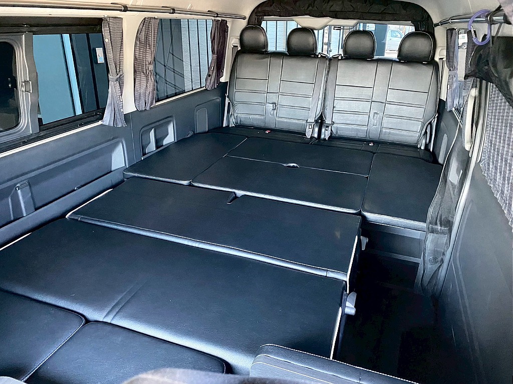 トヨタ ハイエース(4枚目)