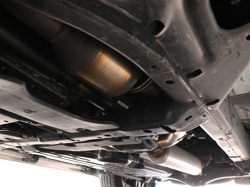 ランクルといえば伝統的なラダーフレーム！状態も健在です！