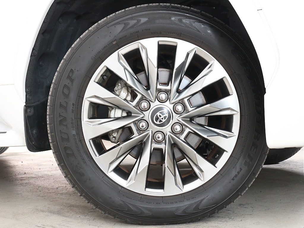 ZX専用20インチアルミホイールを装備！光輝くZX専用がこれまたいいですね！！