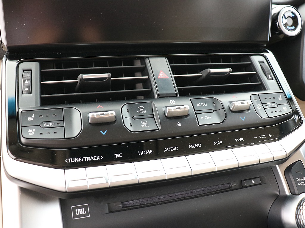 トヨタ ランドクルーザー300(55枚目)