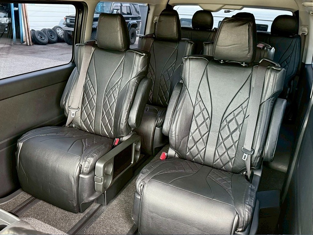 トヨタ ハイエース(4枚目)