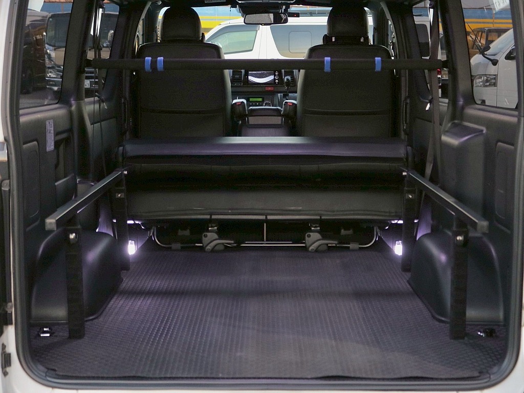 常時７０台以上のハイエース在庫数、フレックス株式会社ハイエース千葉北店！