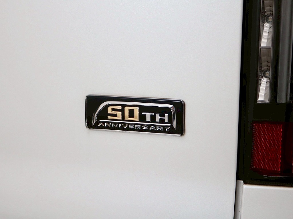 50周年記念エンブレム