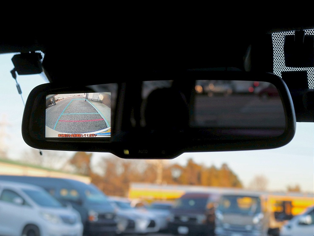 メーカーオプションのバックカメラ内蔵自動防眩ミラー