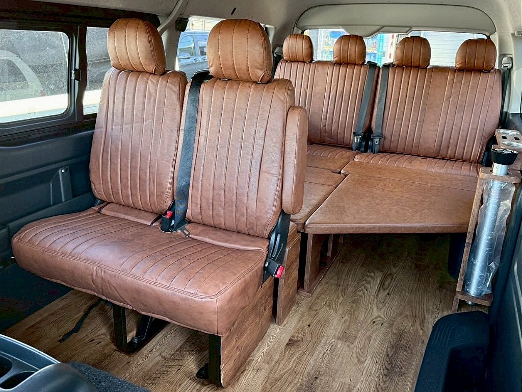 トヨタ ハイエース(4枚目)