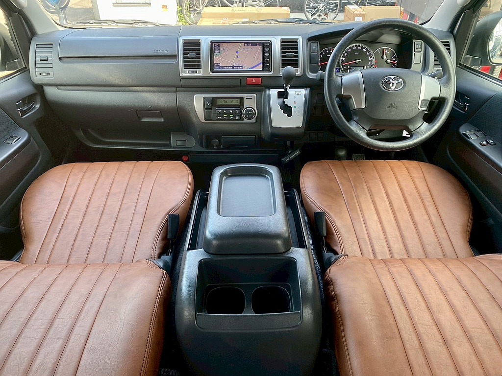 トヨタ レジアスエース(3枚目)